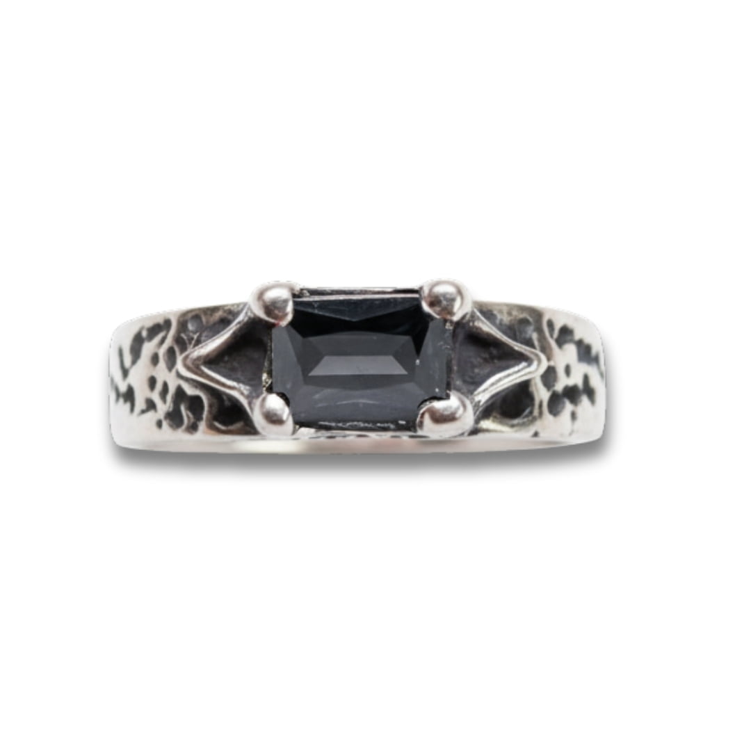 ASGARD – ANEL NÓRDICO EM PRATA 925 COM ZIRCÔNIA PRETA