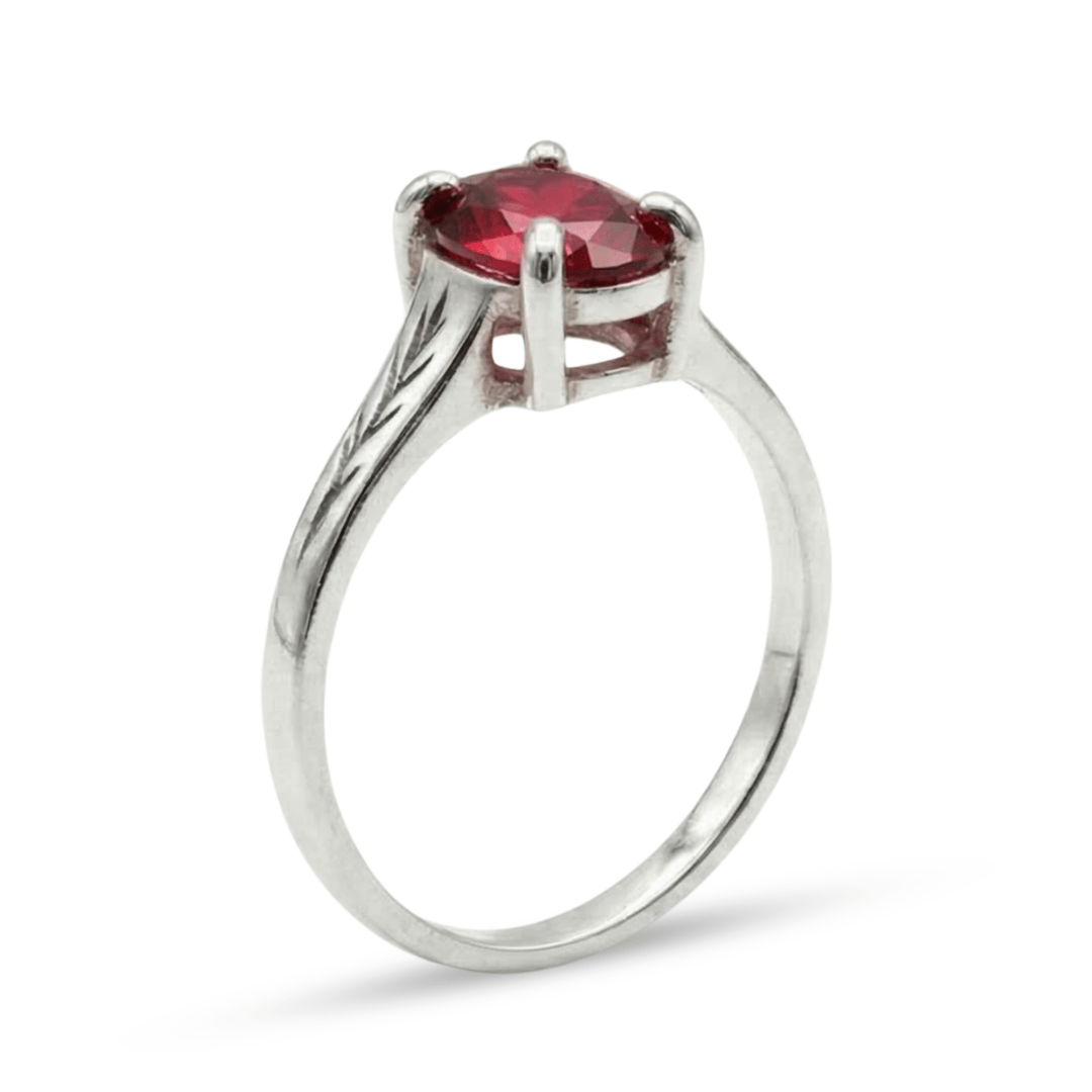 Essência - Anel Solitário Artesanal em Prata 925 com Zircônia Vermelha