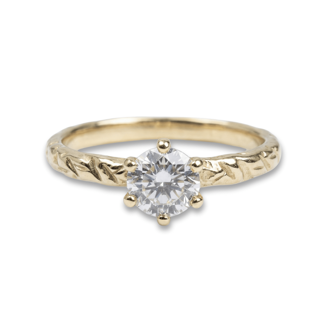 HELGA — Anel Solitário em Ouro Amarelo 10K com Zircônia Branca