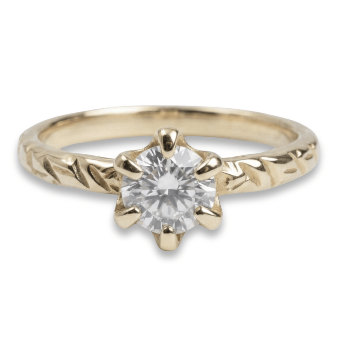 HELGA — Anel Solitário em Ouro Amarelo 10K com Zircônia Branca