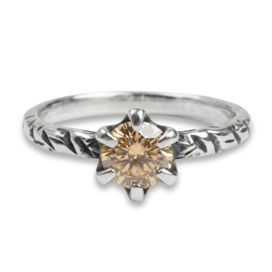 HELGA — Anel Solitário em Prata 925 com Zircônia  Champagne 