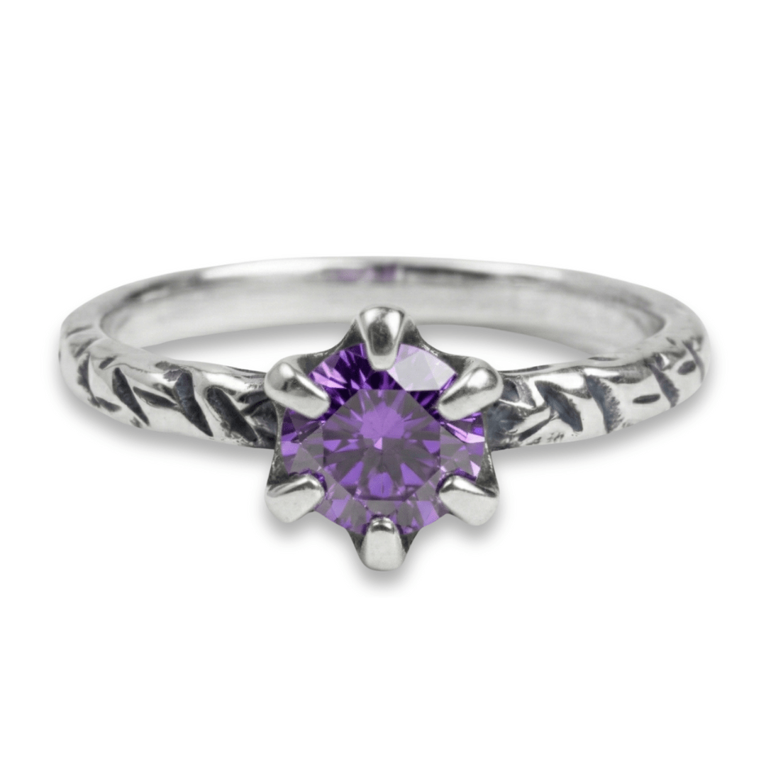 HELGA — Anel Solitário em Prata 925 com Zircônia  Roxa 