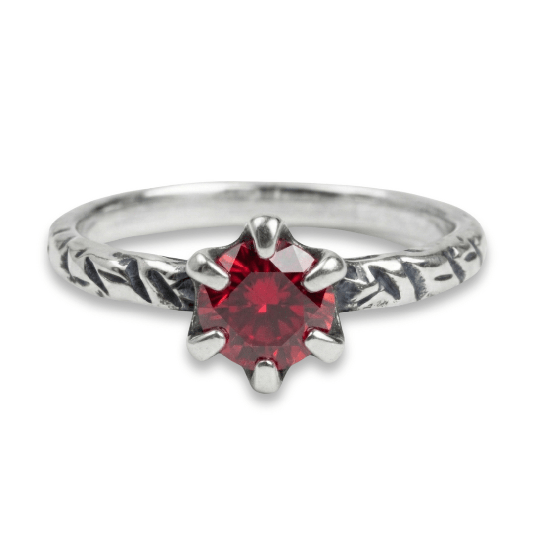 HELGA — Anel Solitário em Prata 925 com Zircônia Vermelha