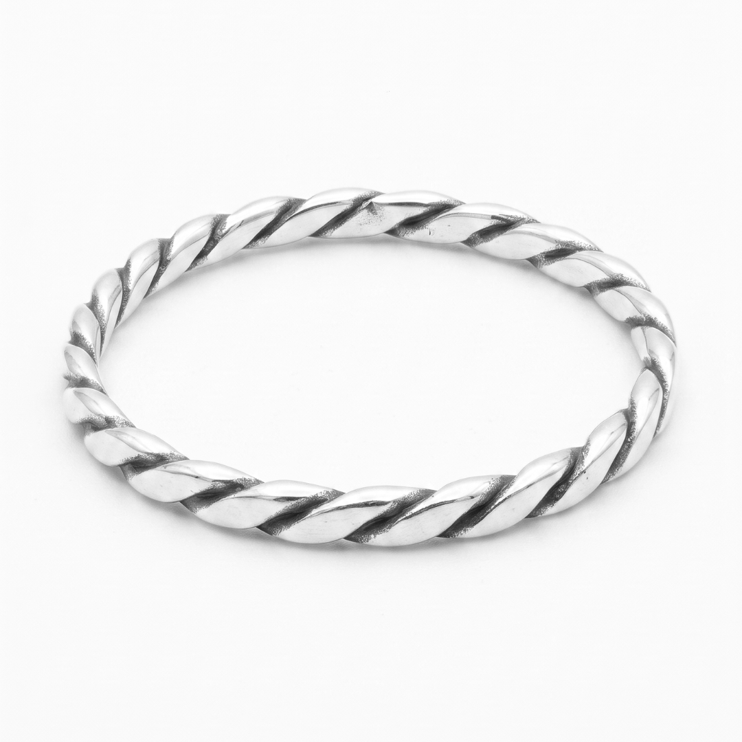 Nordic Link – Anel Torcido Fino em Prata 925