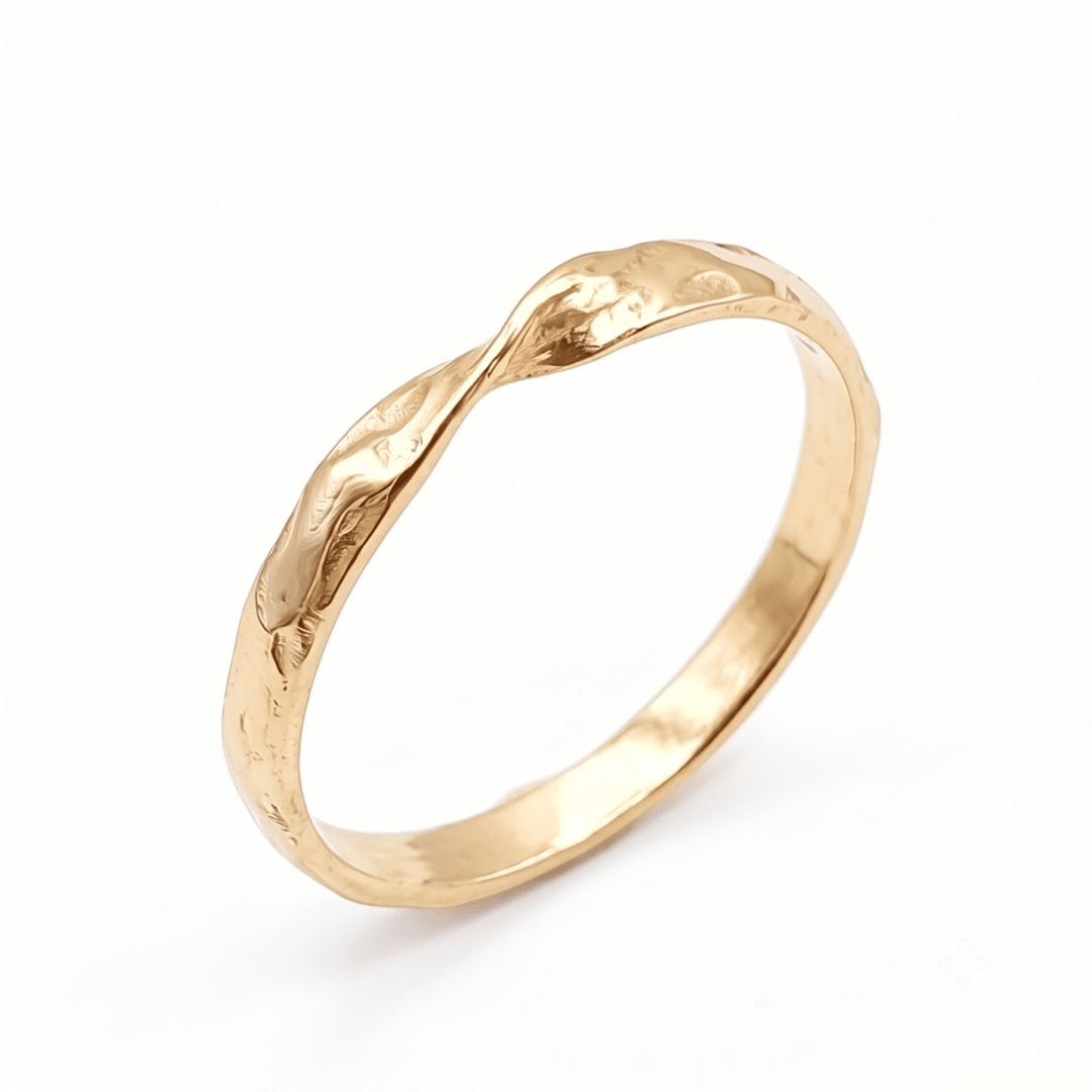 Vínculo – Anel Minimalista Torcido em Ouro Amarelo 14K