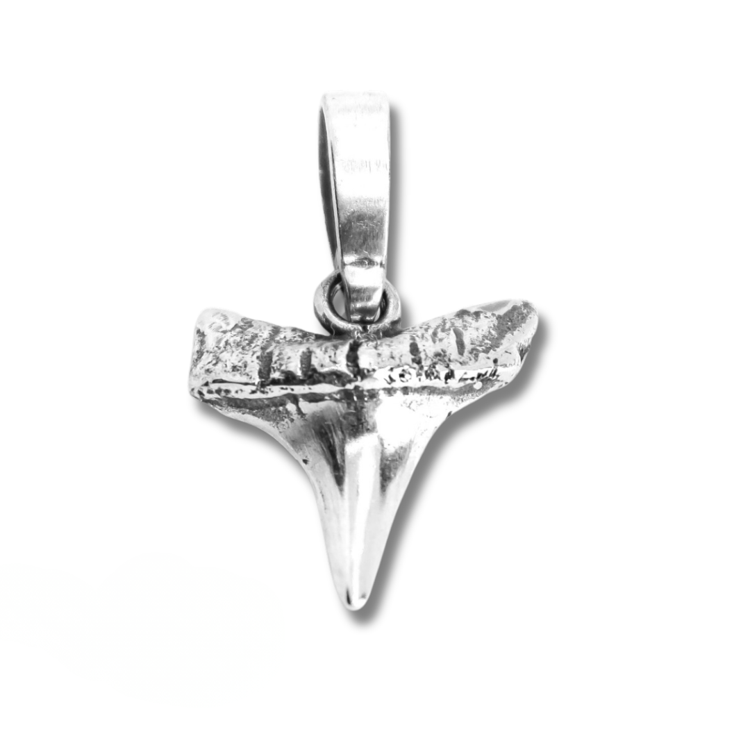Dente de Tubarão – Pingente em Prata 925 com Oxidação