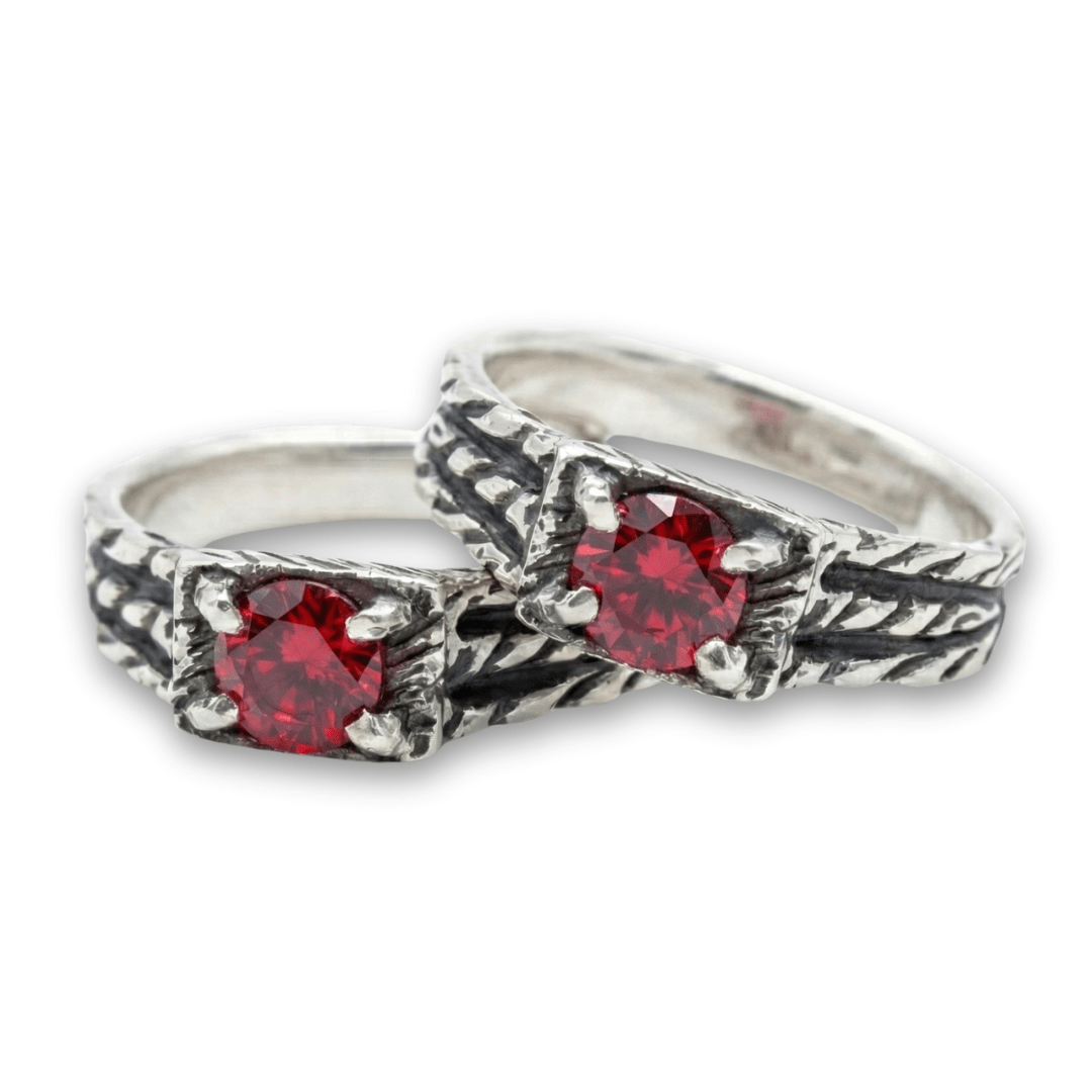 BONNY – Par de Alianças em Prata 925 com Zircônia Vermelha