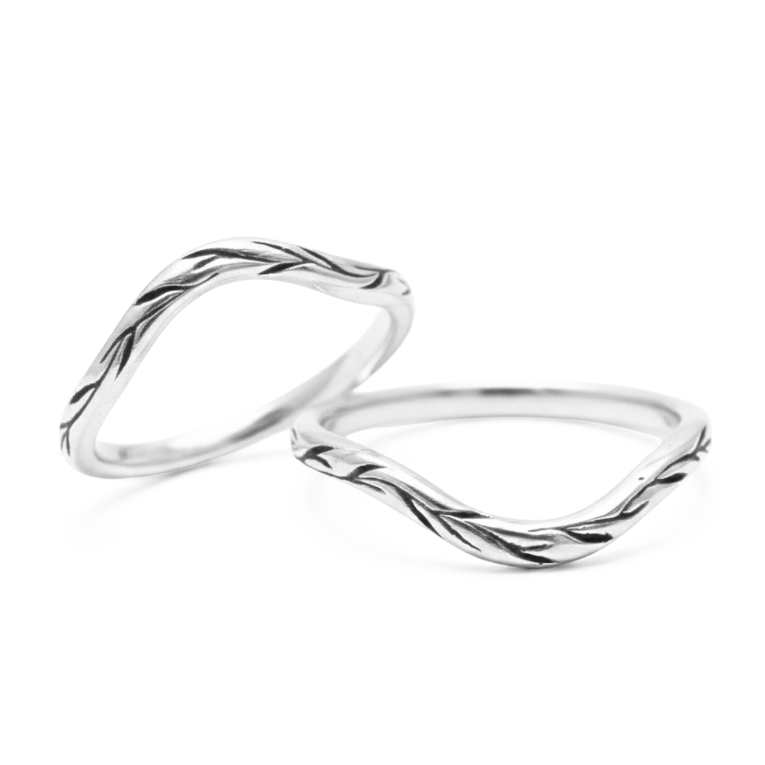 Par de Alianças Artesanais Essência em Prata 925 – Formato Orgânico