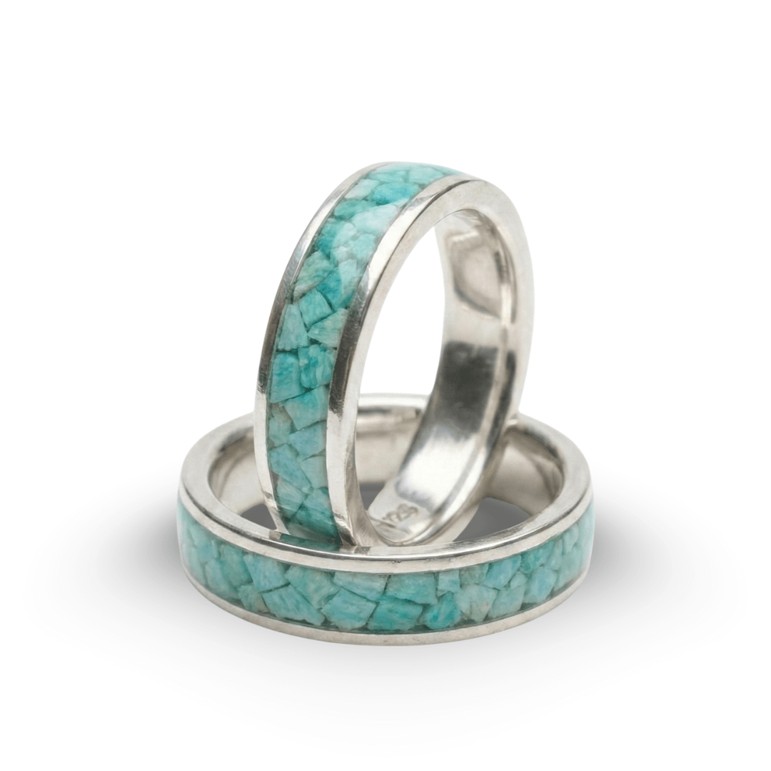 Par de Alianças em Prata 925 com Pedra Natural Amazônita – Mosaico