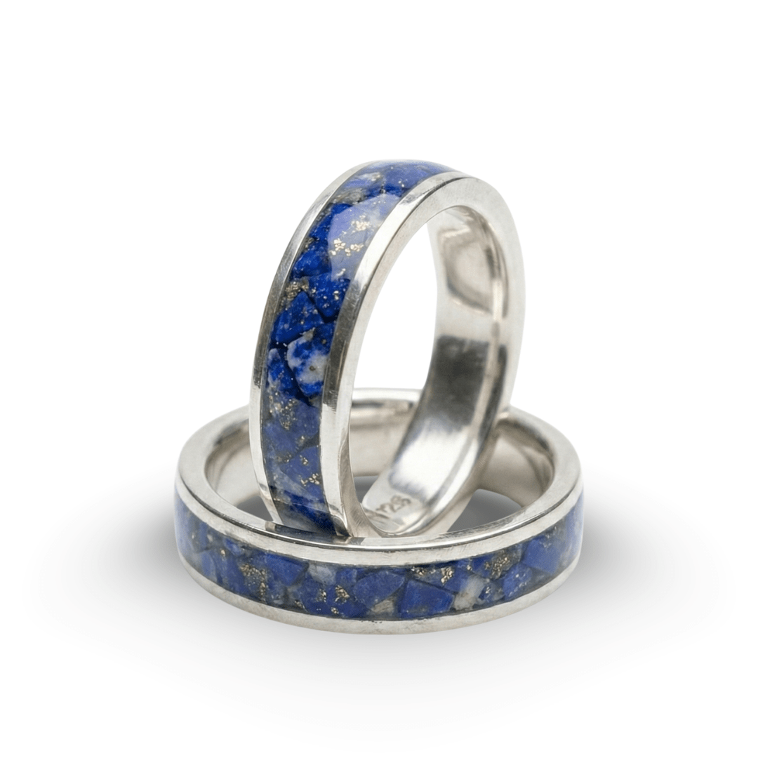 Mosaico – Par de Alianças em Prata 925 com Mosaico de Pedra Natural Lápis-Lazúli