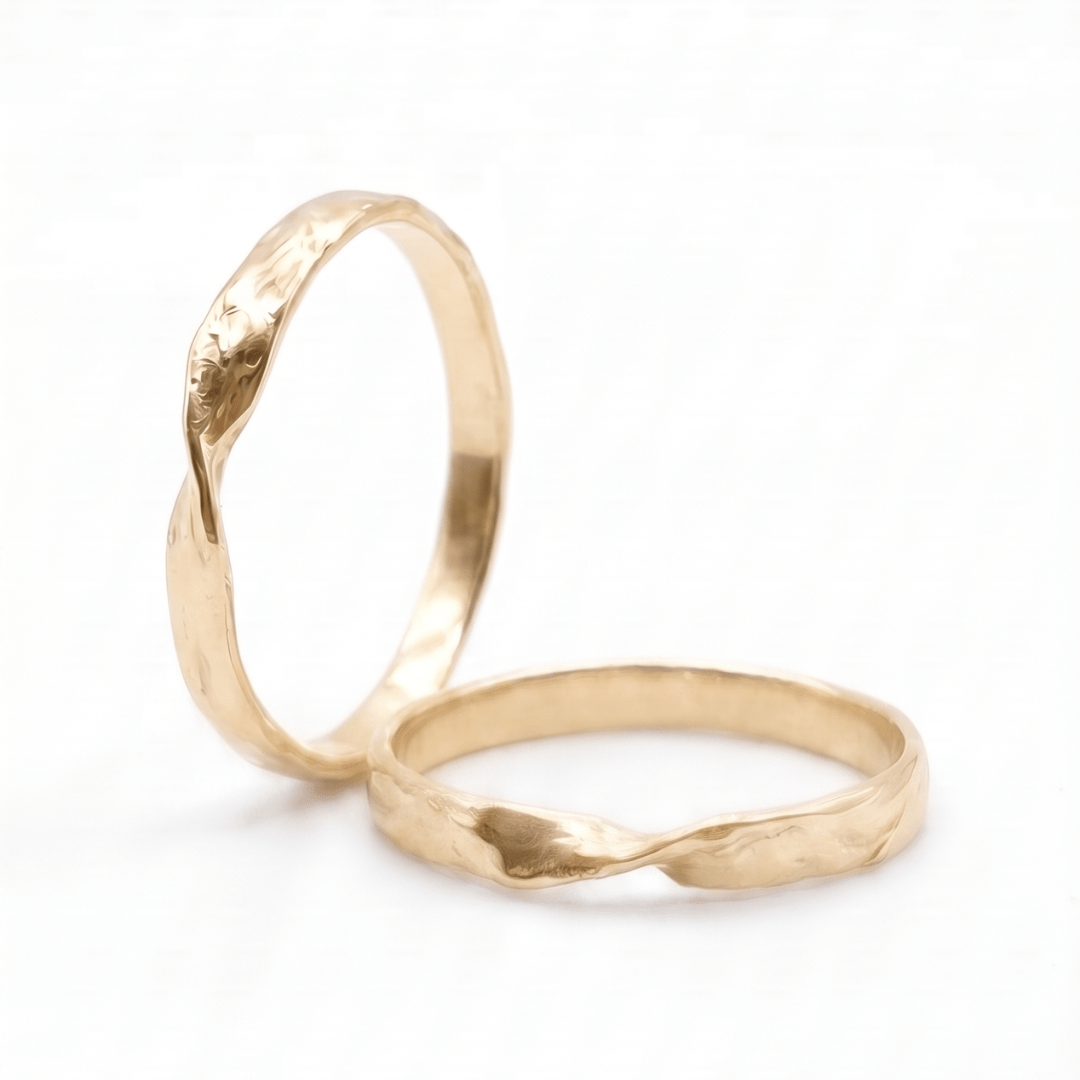 Vínculo – Par de Alianças Minimalistas em Ouro Amarelo 14K