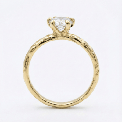 HELGA — Anel Solitário em Ouro Amarelo 14K com Zircônia Branca