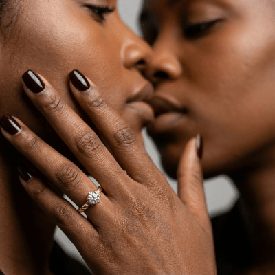 HELGA — Anel Solitário em Ouro Amarelo 18K com Zircônia Branca