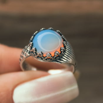 PAR DE ALIANÇAS DE COMPROMISSO THRONES + ENCANTOS DA SEREIA PEDRA OPALINA PRATA 950