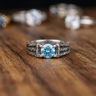 BONNY — Anel em Prata 925 com Zircônia Azul Claro