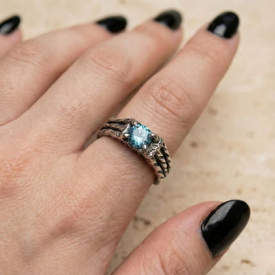 BONNY — Anel em Prata 925 com Zircônia Azul Claro