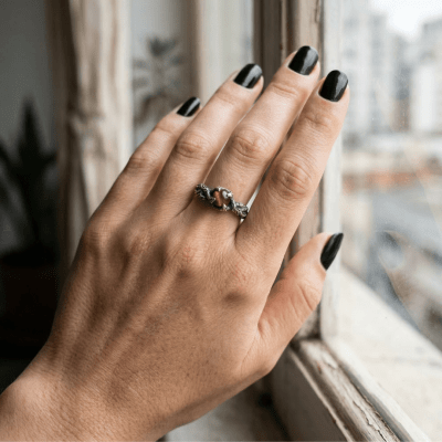 Edição Limitada – Anel Wood Moon em Prata 925 com Pedra Natural Olho de Tigre