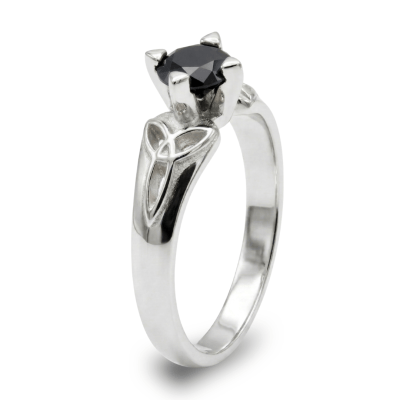 Alana - Anel Solitário com Nó Celta em Prata 925 e Zircônia Preta Alana - Anel Solitário com Nó Celta em Prata 925 e Zircônia Preta