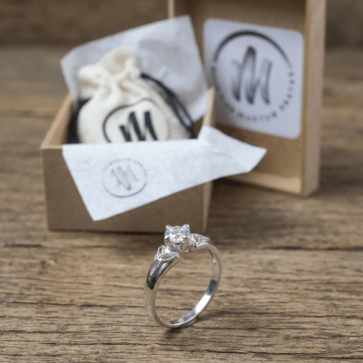 ALANA - Anel Solitário em Prata 925 com Zircônia Branca