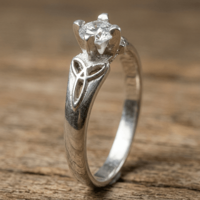 ALANA - Anel Solitário em Prata 925 com Zircônia Branca