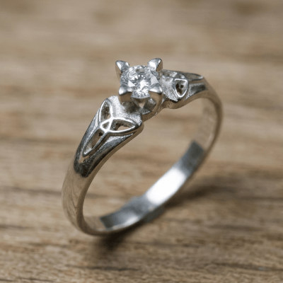 ALANA - Anel Solitário em Prata 925 com Zircônia Branca