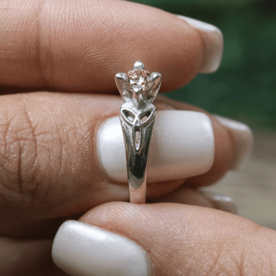 ALANA - Anel Solitário em Prata 925 com Zircônia Champagne