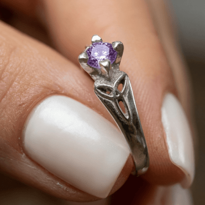 ALANA - Anel Solitário em Prata 925 com Zircônia Roxa
