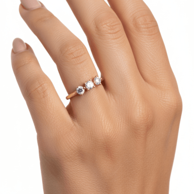 TRIUM – ANEL APARADOR EM OURO AMARELO 18K COM ZIRCÔNIAS BRANCAS