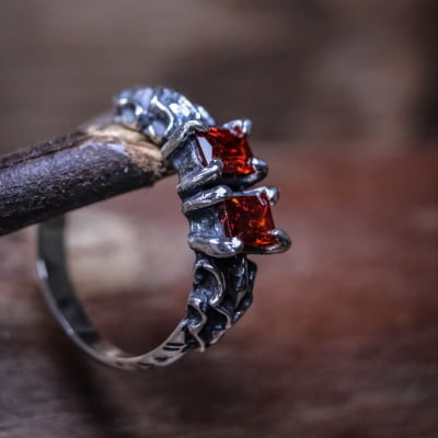 ANEL DRAGON STONE ZIRCÔNIA VERMELHA PRATA 950