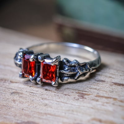 ANEL DRAGON STONE ZIRCÔNIA VERMELHA PRATA 950