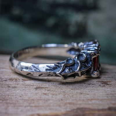 ANEL DRAGON STONE ZIRCÔNIA VERMELHA PRATA 950