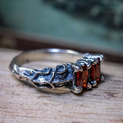 ANEL DRAGON STONE ZIRCÔNIA VERMELHA PRATA 950