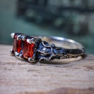 ANEL DRAGON STONE ZIRCÔNIA VERMELHA PRATA 950