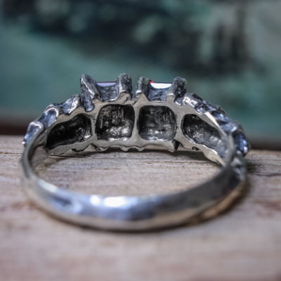 ANEL DRAGON STONE ZIRCÔNIA VERMELHA PRATA 950