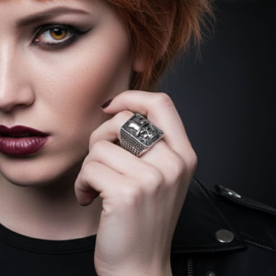 Skull Ace – Anel Caveira Sinete em Prata 925