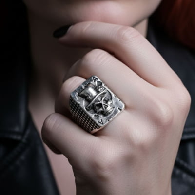 Skull Ace – Anel Caveira Sinete em Prata 925