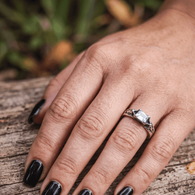 Anel Asgard – Design Nórdico em Prata 925 com Zircônia Azul