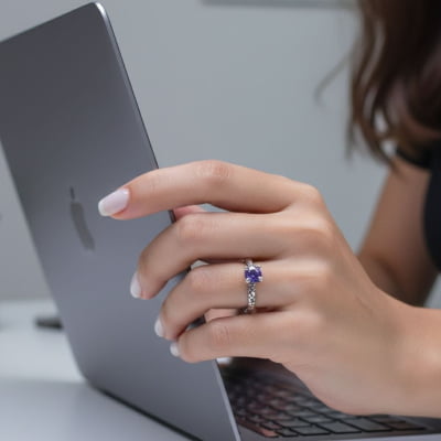 Anel Solitário Astral em Prata 925 com Zircônia Roxa