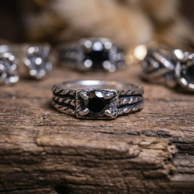 BONNY – Anel em Prata 925 com Zircônia Preta