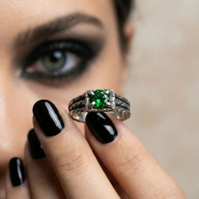 BONNY – ANEL EM PRATA 925 COM ZIRCÔNIA VERDE 