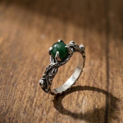 Anel Wood Moon em Prata 925 com Jade Verde Natural – Edição Limitada