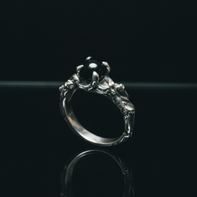 Anel Wood Moon em Prata 925 com Ônix Natural – Edição Limitada