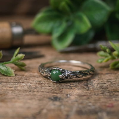 Solitário Magma em Prata 925 com Jade Verde Natural – Edição Limitada