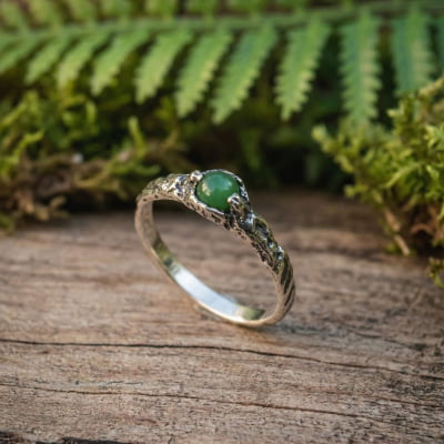 Solitário Magma em Prata 925 com Jade Verde Natural – Edição Limitada