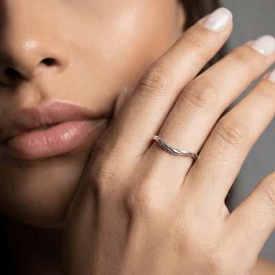 Anel Essência em Prata 925 – Anel Fino Orgânico com Detalhes Oxidados