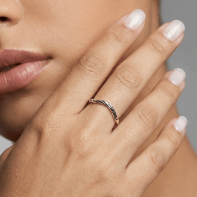 Anel Essência em Prata 925 – Anel Fino Orgânico com Detalhes Oxidados