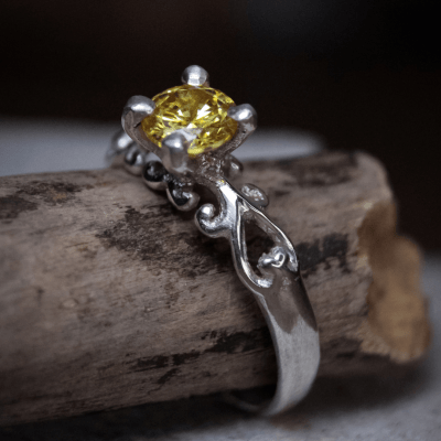 Solitário Frigg em Prata 925 com Zircônia amarela – Joia Artesanal Maktub Pratas