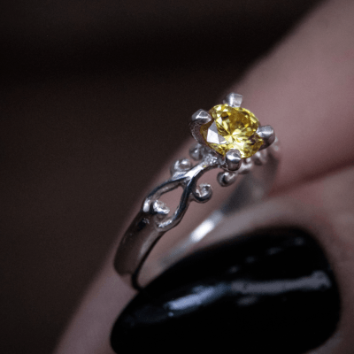 Solitário Frigg em Prata 925 com Zircônia amarela – Joia Artesanal Maktub Pratas