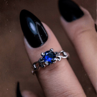 FRIGG - ANEL SOLITÁRIO EM PRATA 925 COM ZIRCÔNIA AZUL MARINHO