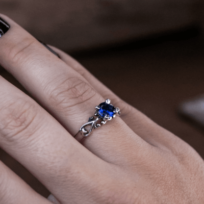 Solitário Frigg em Prata 925 com Zircônia azul marinho – Joia Artesanal Maktub Pratas